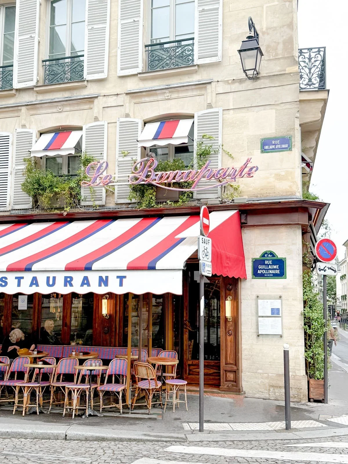 paris experience tour saint germaine neighborhood french cafe