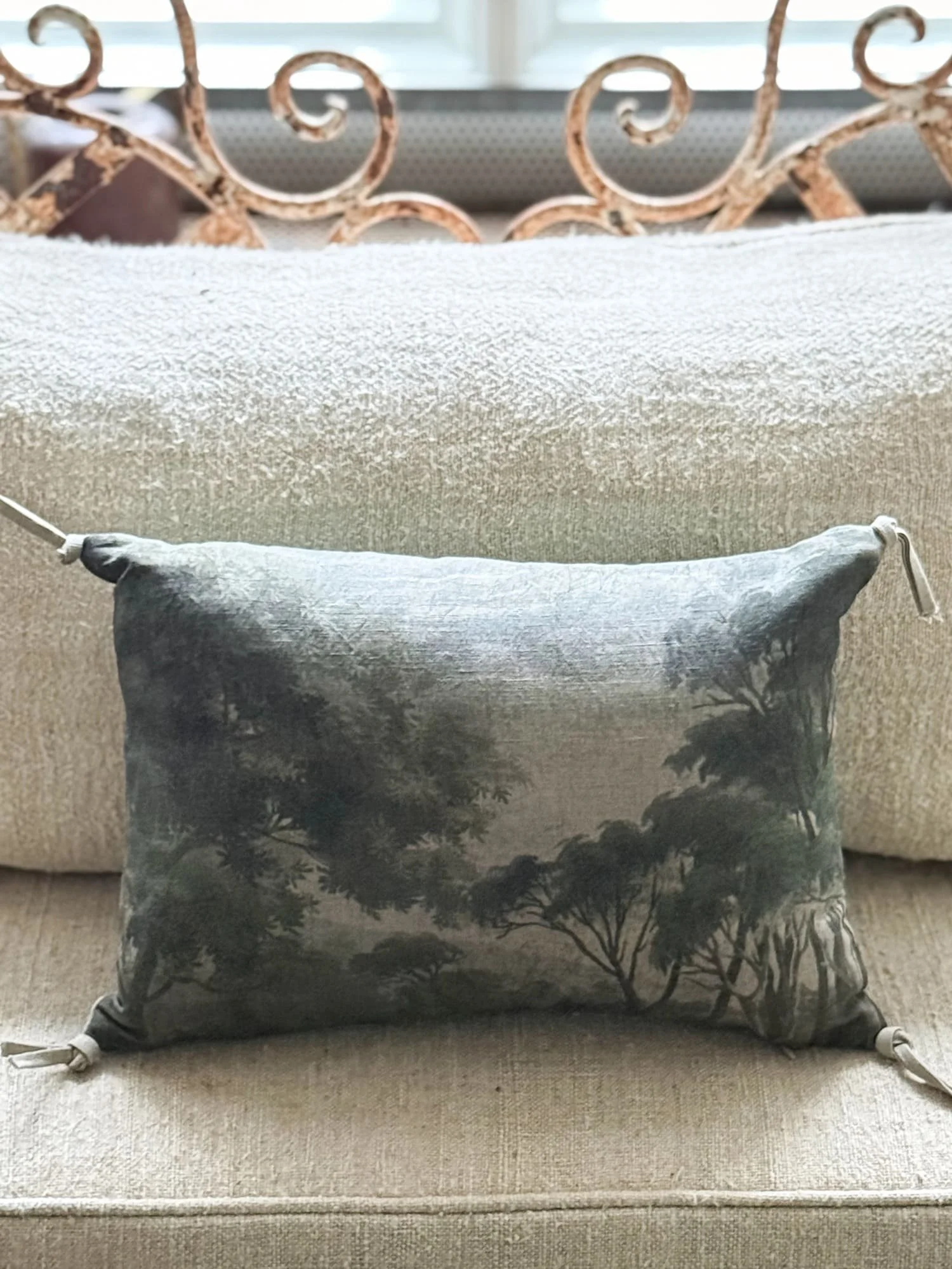 en-fil-indienne-ananbo-french-linen-manosque-throw-pillow-green-3.jpg