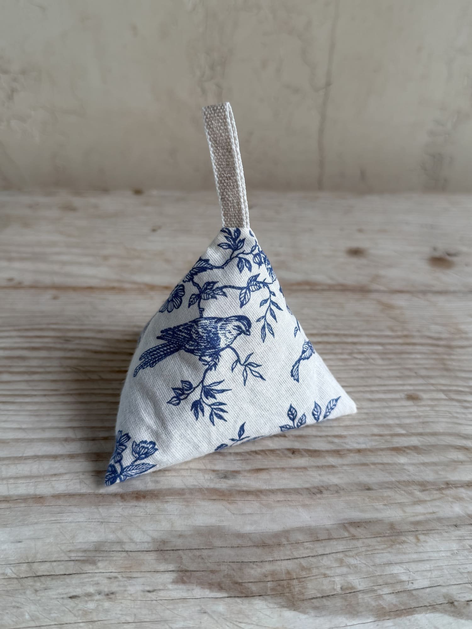 lavender-sachet-navy-blue-toile-linen-from-france-1.jpg
