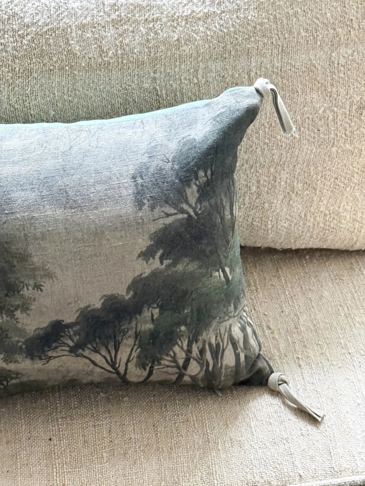 en-fil-indienne-ananbo-french-linen-manosque-throw-pillow-green.jpg