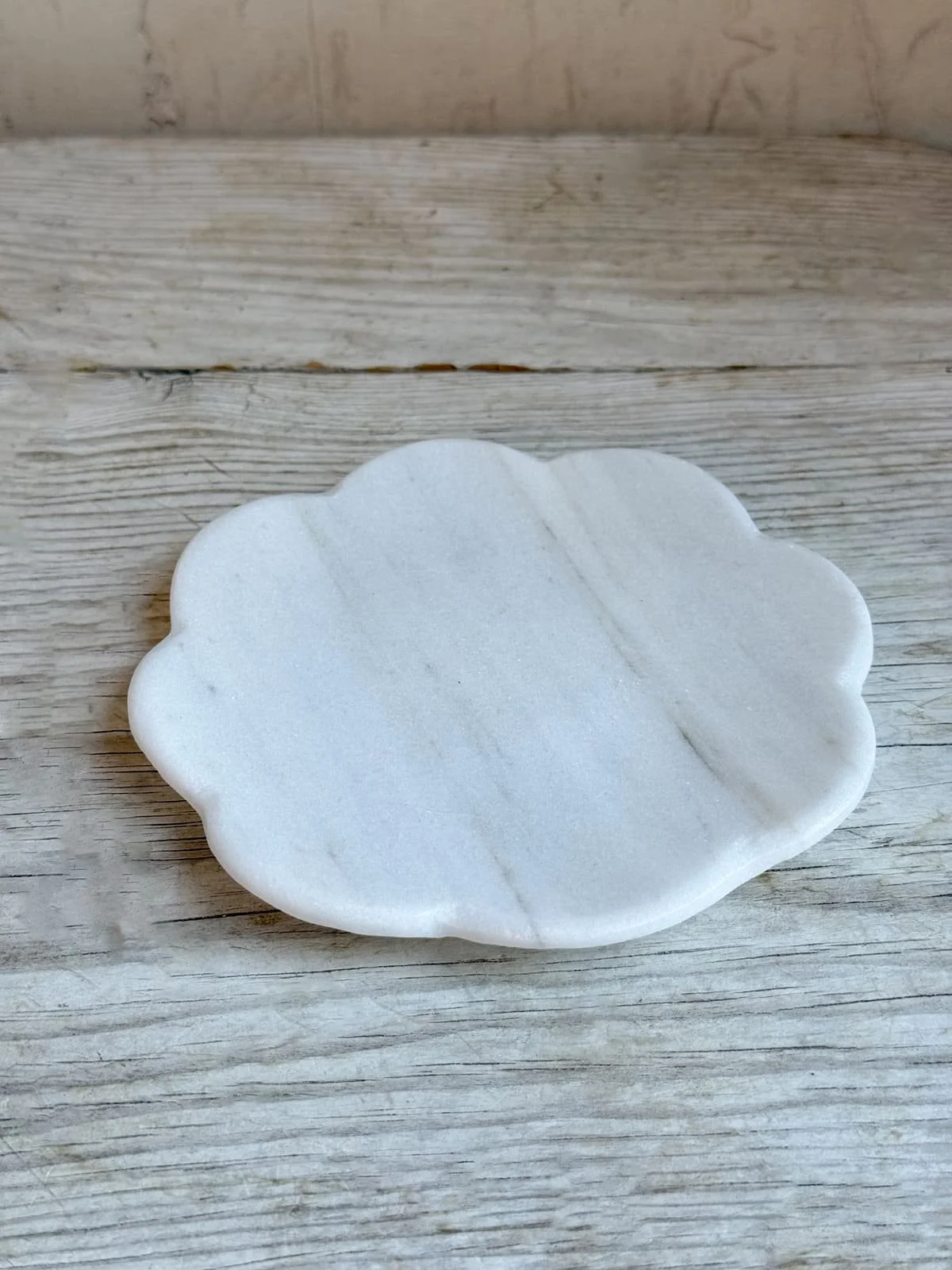 white-marble-flower-shaped-soap-dish (3).jpg