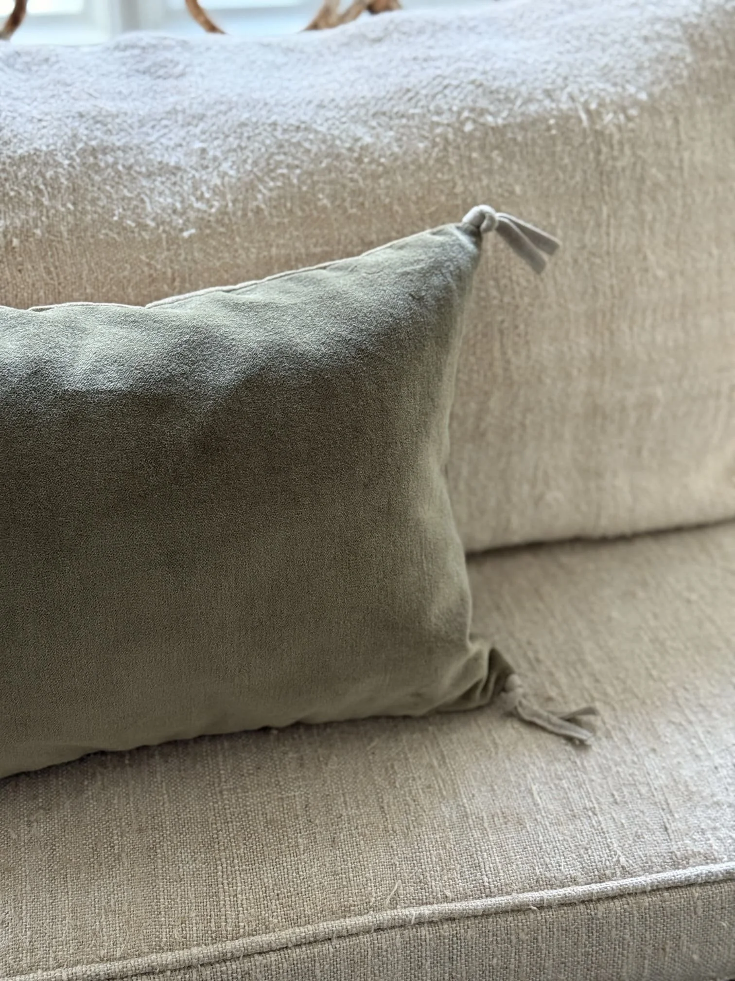 en-fil-indienne-ananbo-french-linen-namrana-throw-pillow-olive-green-velvet.jpg