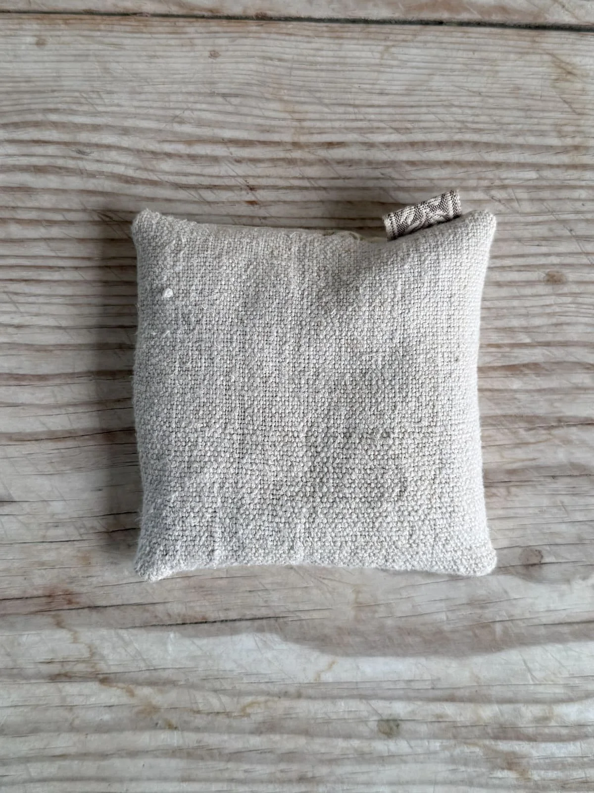 handmade-vintage-linen-lavender-fragrance-sachet-pillow-2.jpg