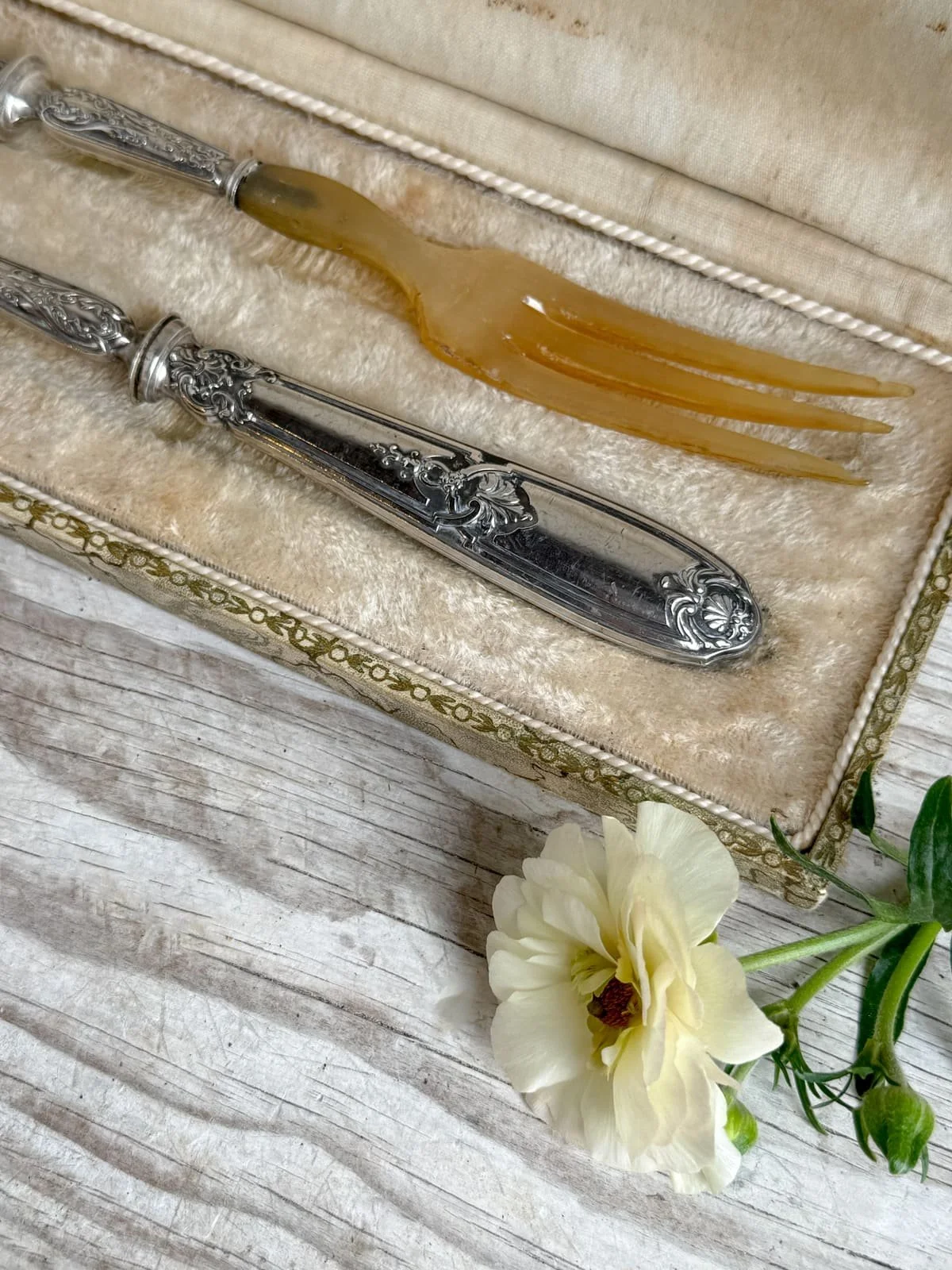 french-art-deco-silver-horn-salad-serving-utensils (5).jpg