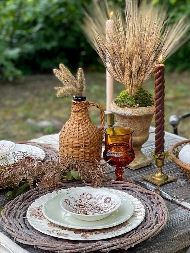 fall-tablescape-vintage-transferware-dishes-amber-glassware-dried-flowers-wicker-baskets-les-fleurs-andover-thanksgiving-table-setting-decor.jpg