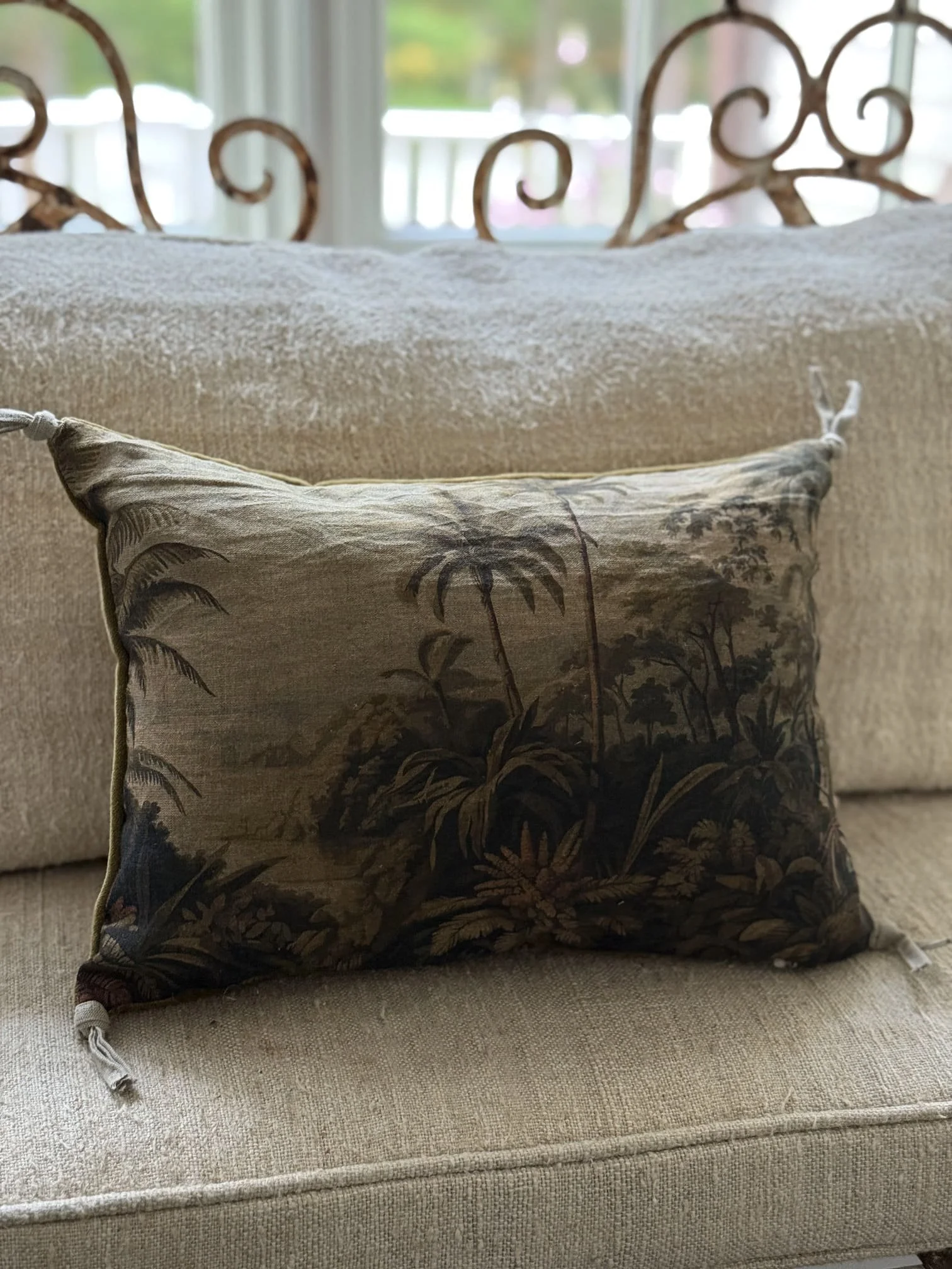 en-fil-indienne-ananbo-french-linen-namrana-throw-pillow-gold.jpg
