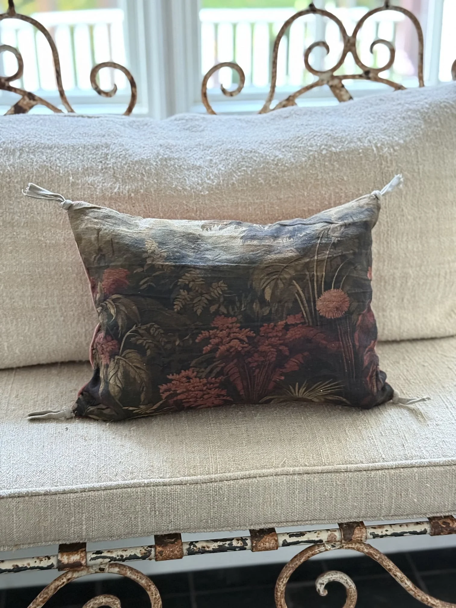 en-fil-indienne-ananbo-french-linen-namrana-throw-pillow-rose.jpg