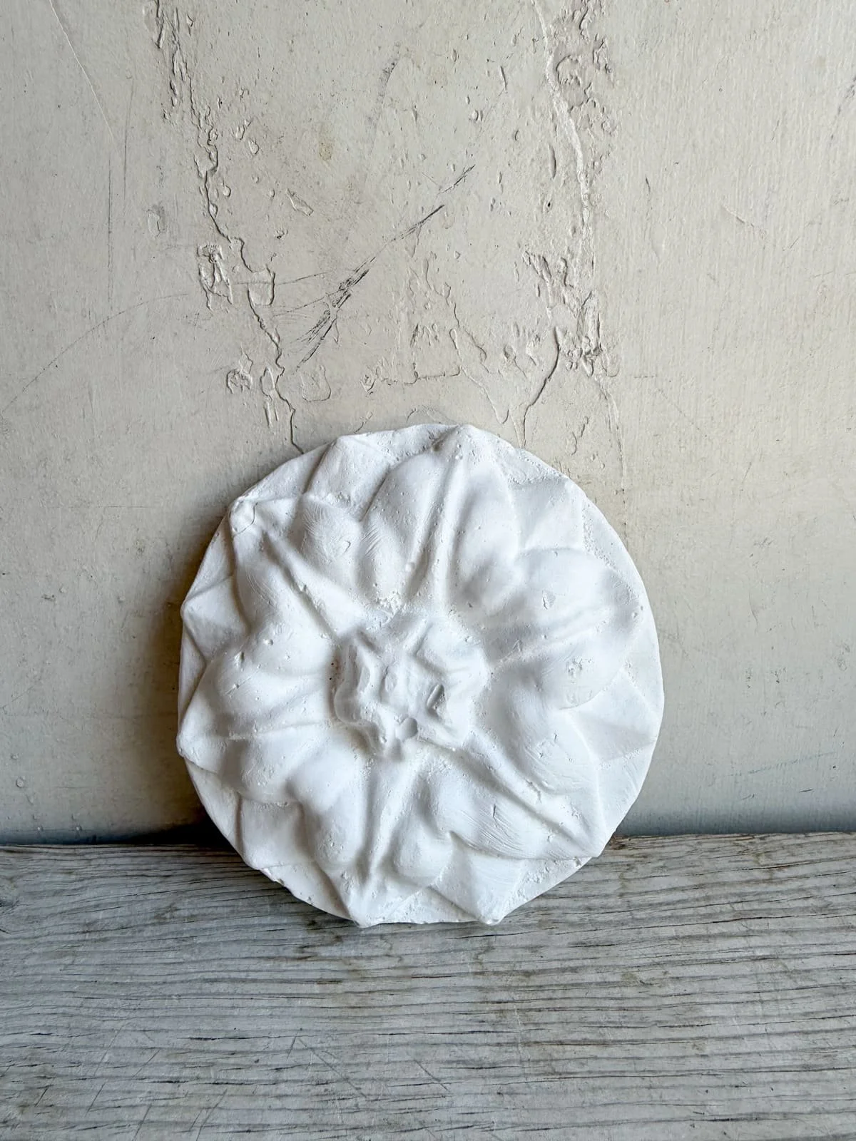alix-d-reynis-limoges-porcelain-decorative-rosette (1).jpg