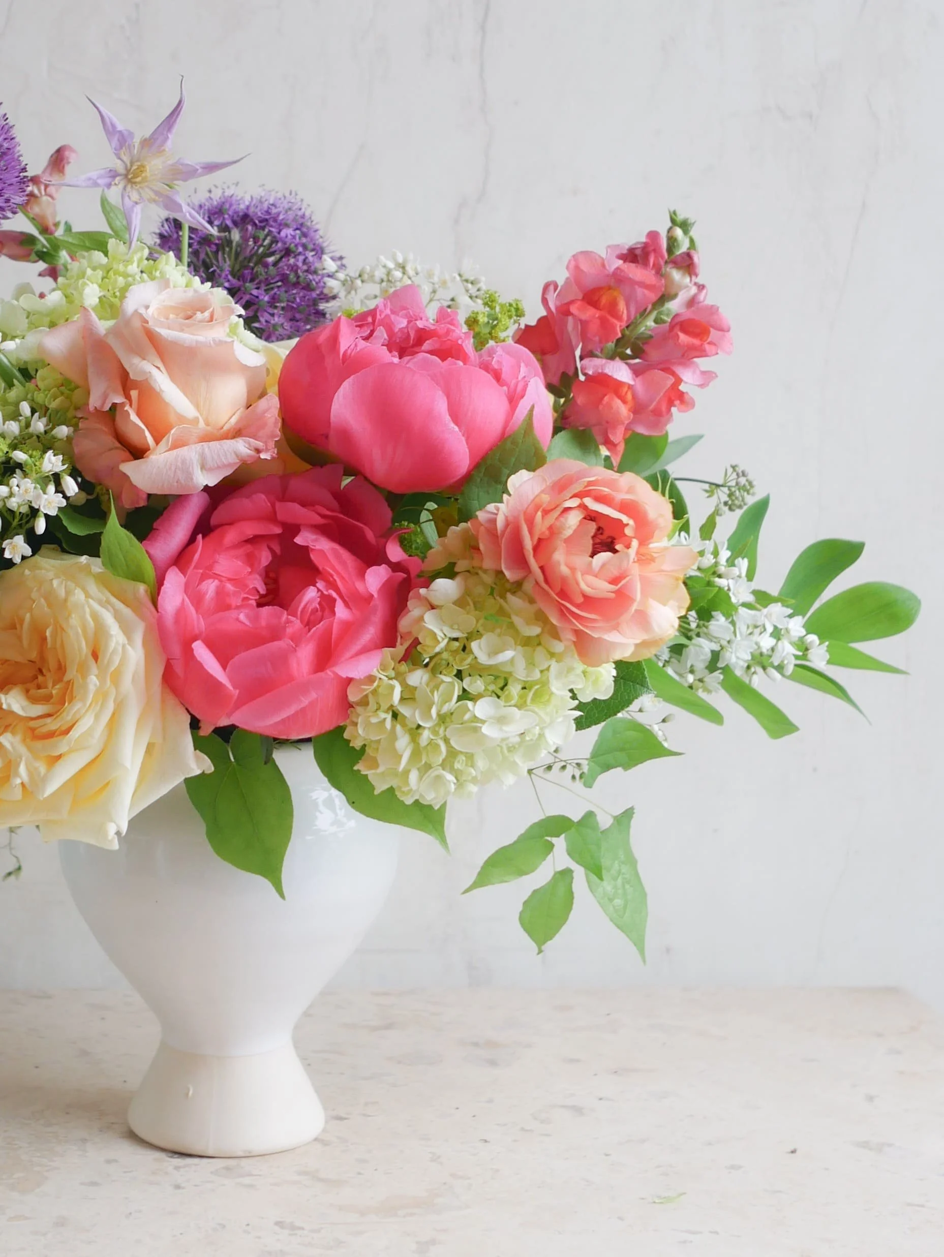 bright-summer-floral-arrangement-les-fleurs-andover-cirque-de-paris (3).jpg