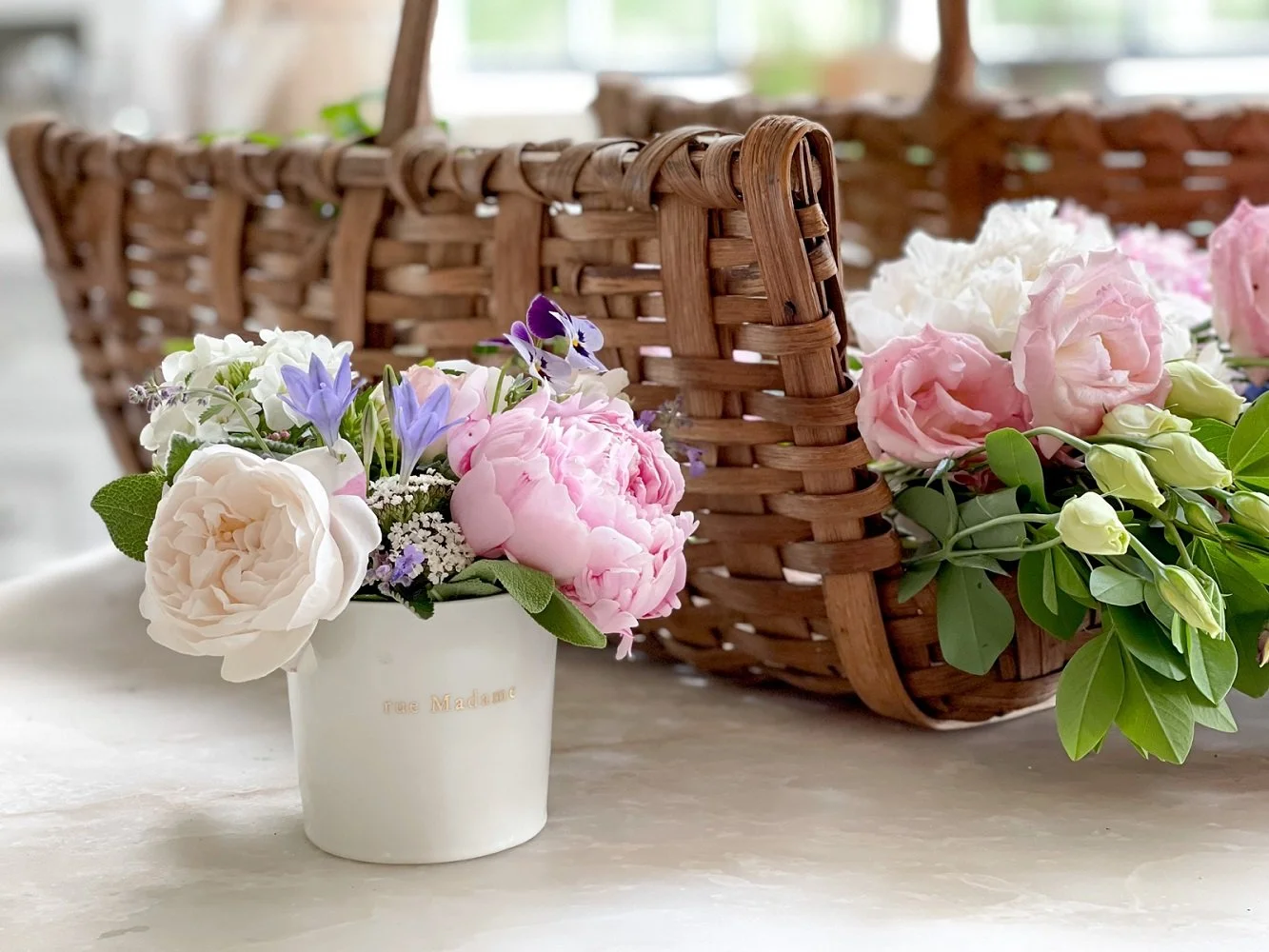 A Simple Summer Flower Arrangement Tutorial
