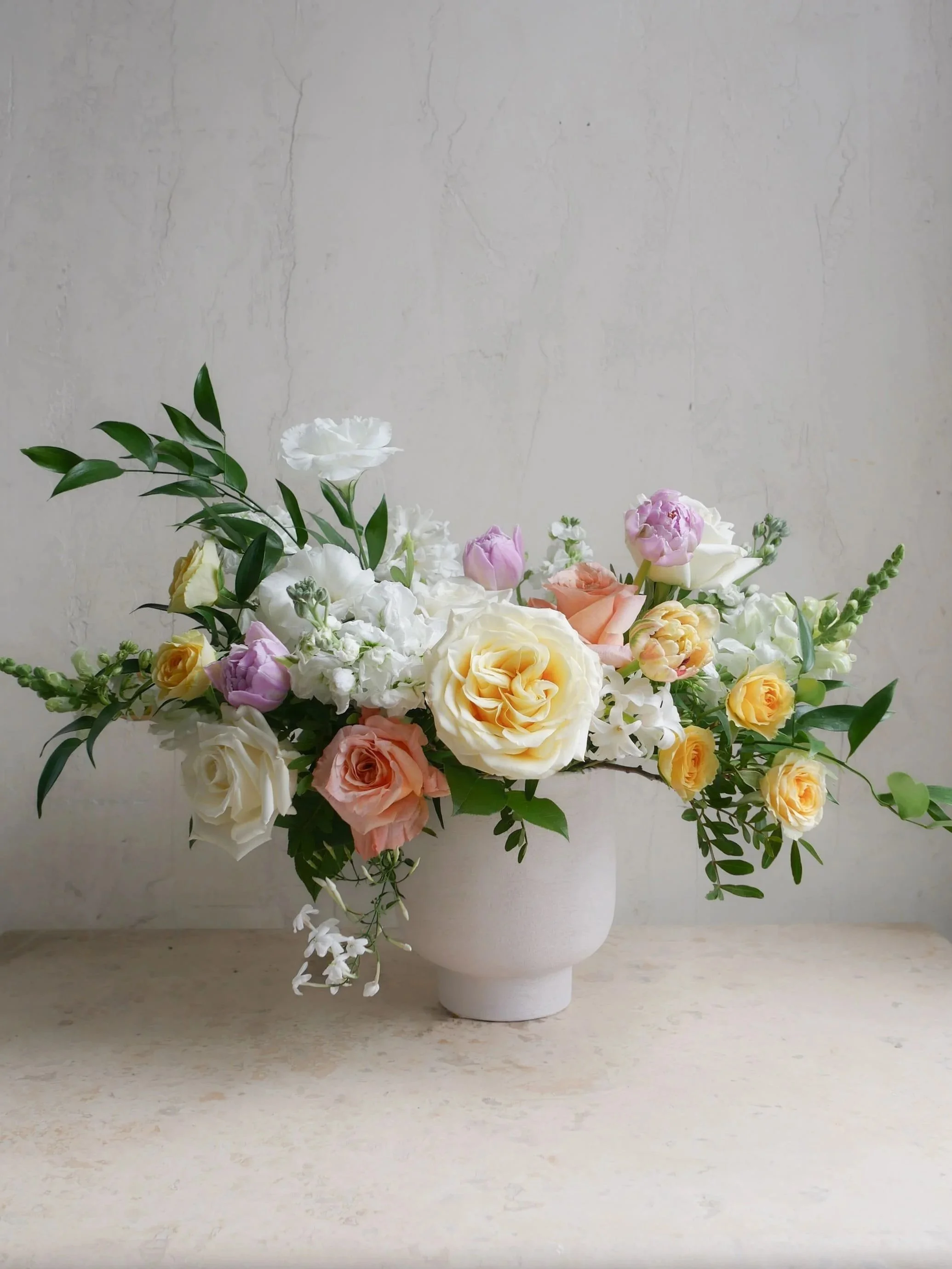 sunny-spring-flower-arrangement-yellow-peach-white-roses-les-fleurs-andover-marseille.jpg