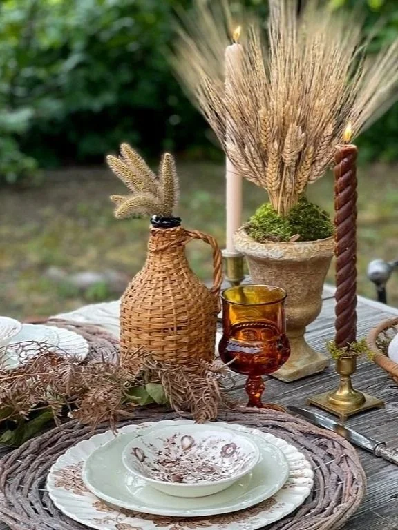 fall-tablescape-vintage-transferware-dishes-amber-glassware-dried-flowers-wicker-baskets-les-fleurs-andover-thanksgiving-table-setting-decor.jpg
