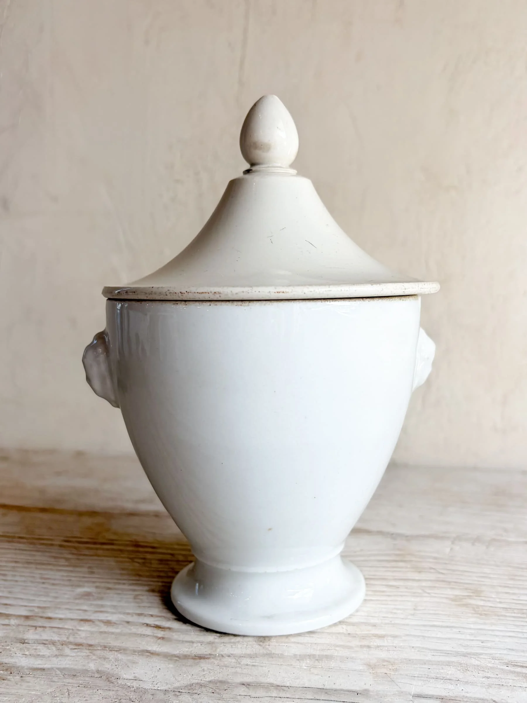 french-porcelain-yogurt-bowl-finial-cover-cameo-face-handles (5).jpg