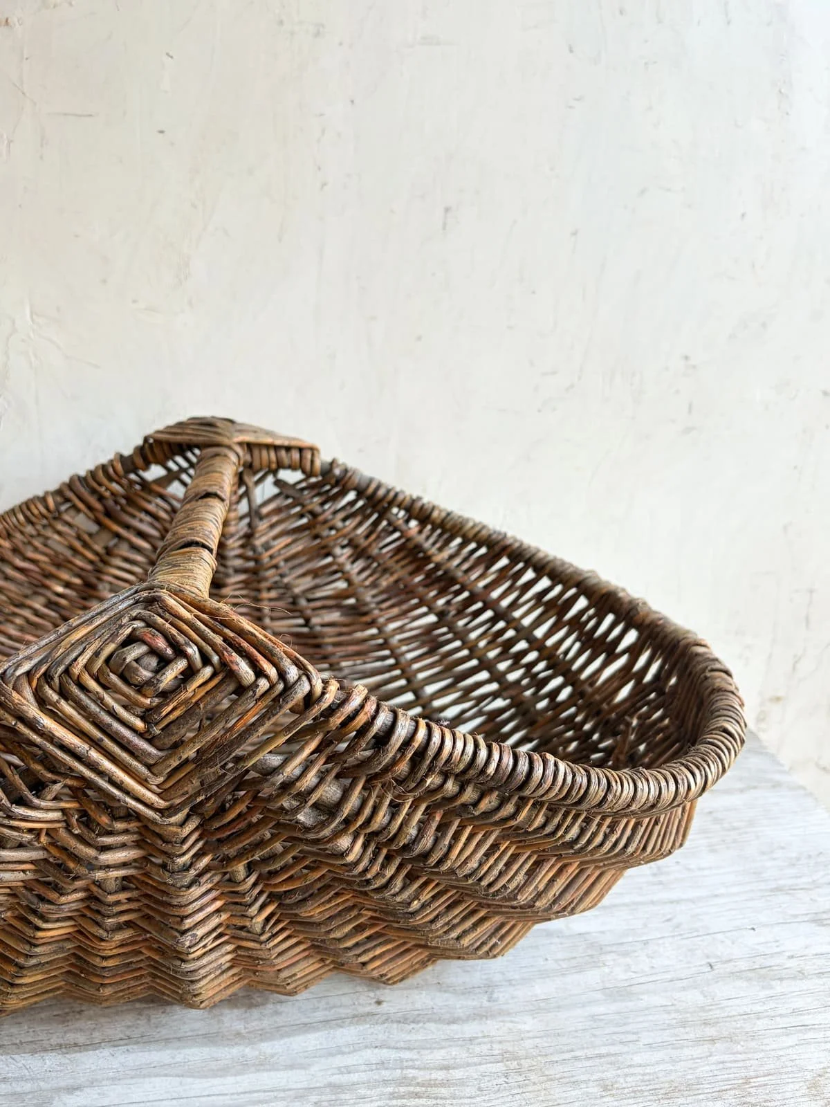 antique-french-willow-wicker-gathering-basket-flat-handle (3).jpg