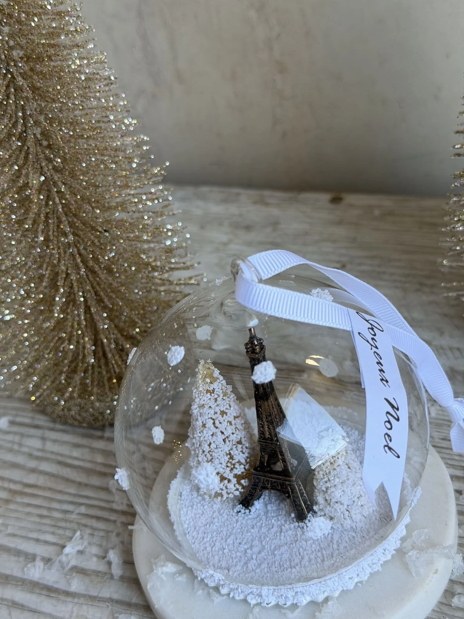 eiffel-tower-glass-snow-globe-paris-landmark-ornament-2.jpg