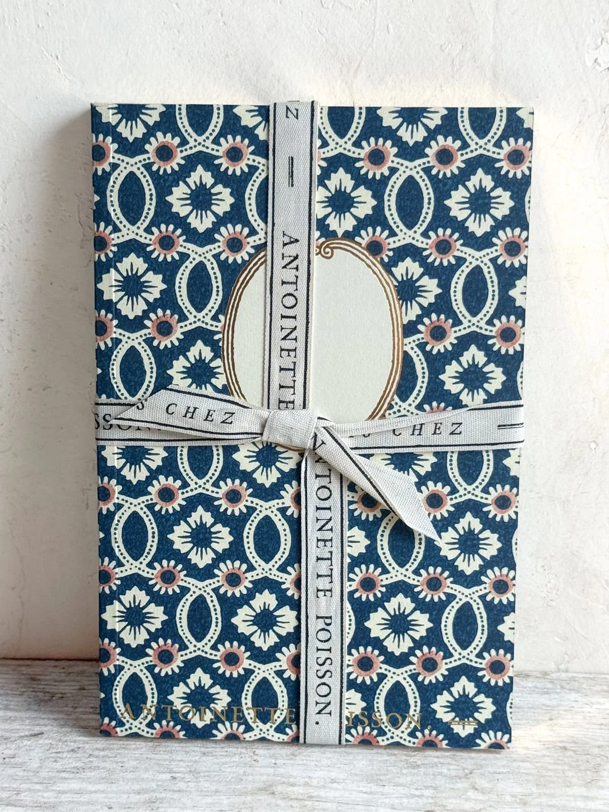 Antoinette Poisson French Domino Paper Notebook - 16A Fleurs et Entrelacs - Flowers and Tracery