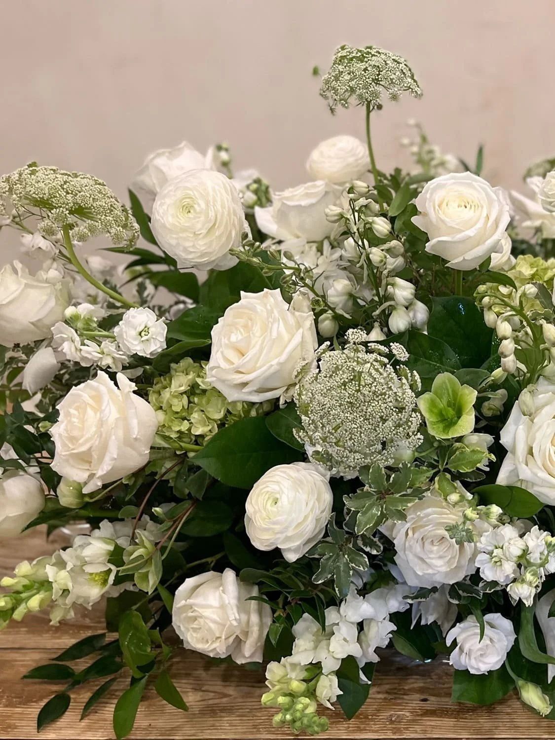 funeral-flowers-casket-arrangement-sympathy-florals-lesfleurs-andover.jpg
