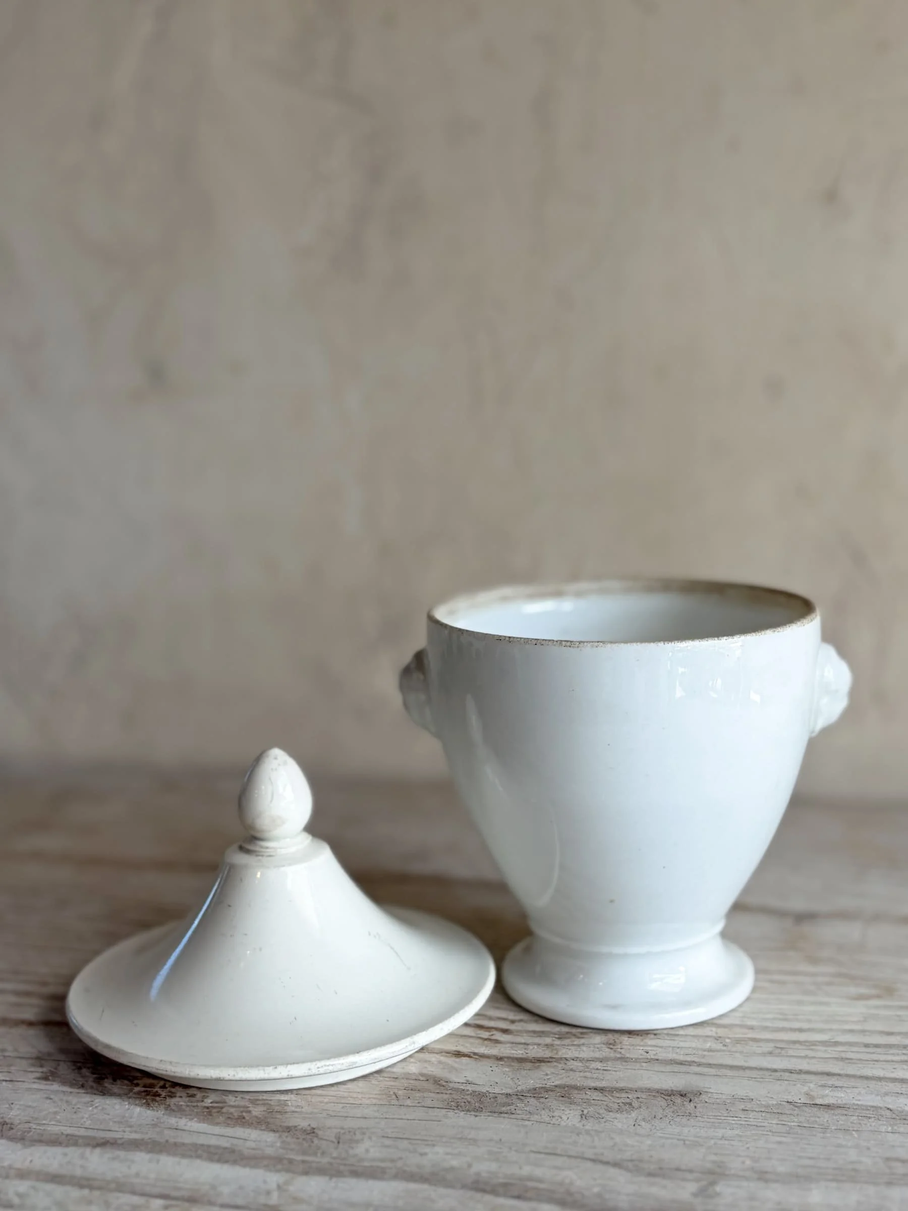 french-porcelain-yogurt-bowl-finial-cover-cameo-face-handles (4).jpg
