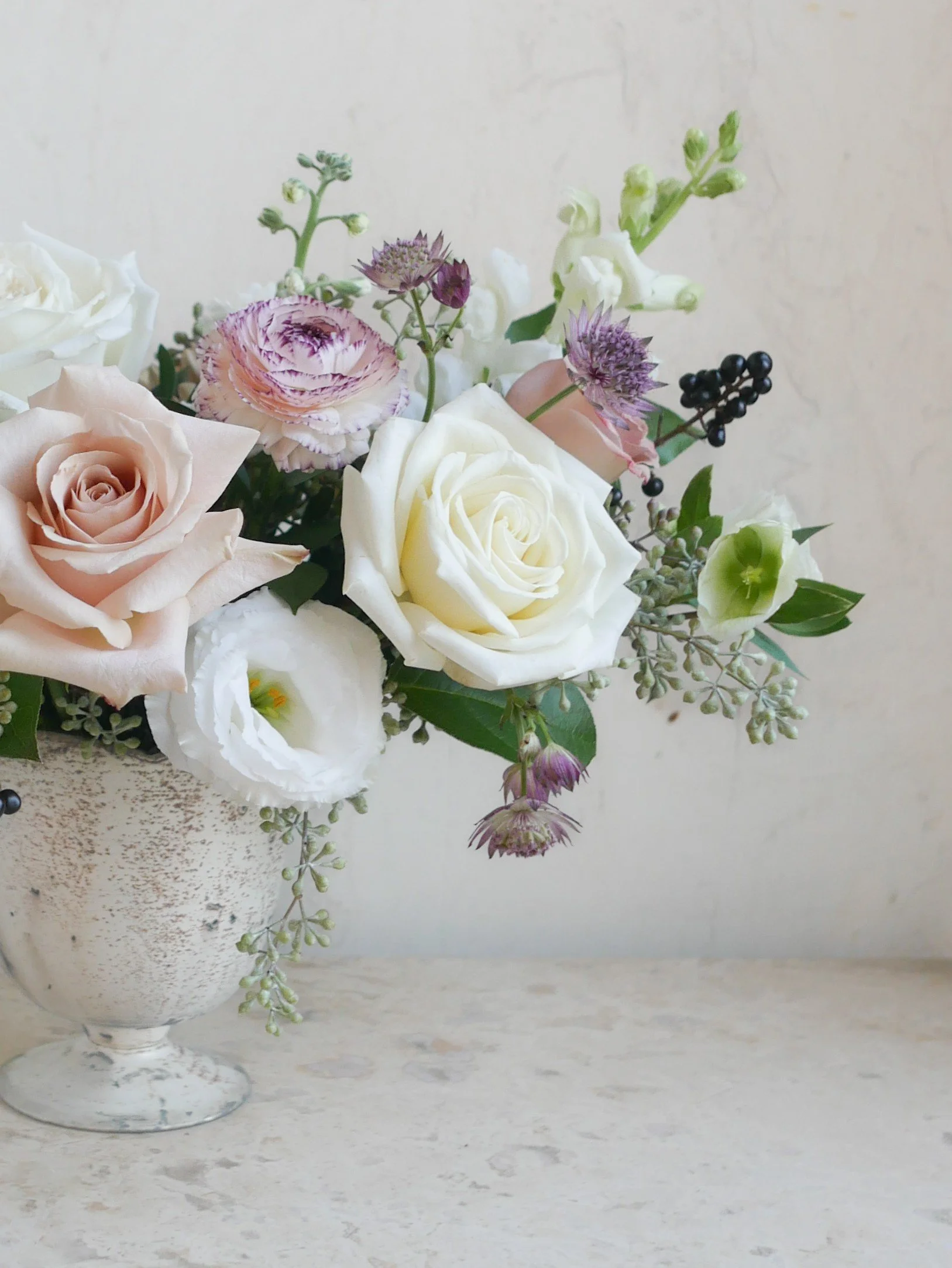 fresh-floral-arrangement-warm-neutral-winter-flowers-les-fleurs-florist-andover-la-cheminee (3).jpg