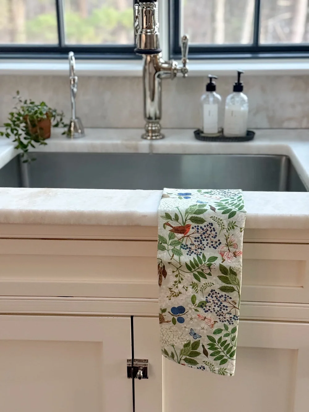 How to Decorate With a Tea Towel Bathroom: Stylish & Easy Ideas