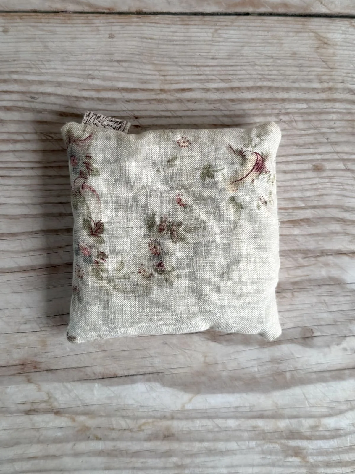 handmade-vintage-linen-toile-lavender-fragrance-sachet-pillow.jpg