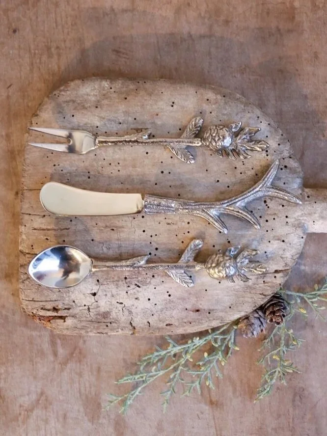 cocktail-fork-knife-spreader-spoon-utensils-pinecone-holiday-party-serveware-lesfleurs-andover+%287%29.jpg