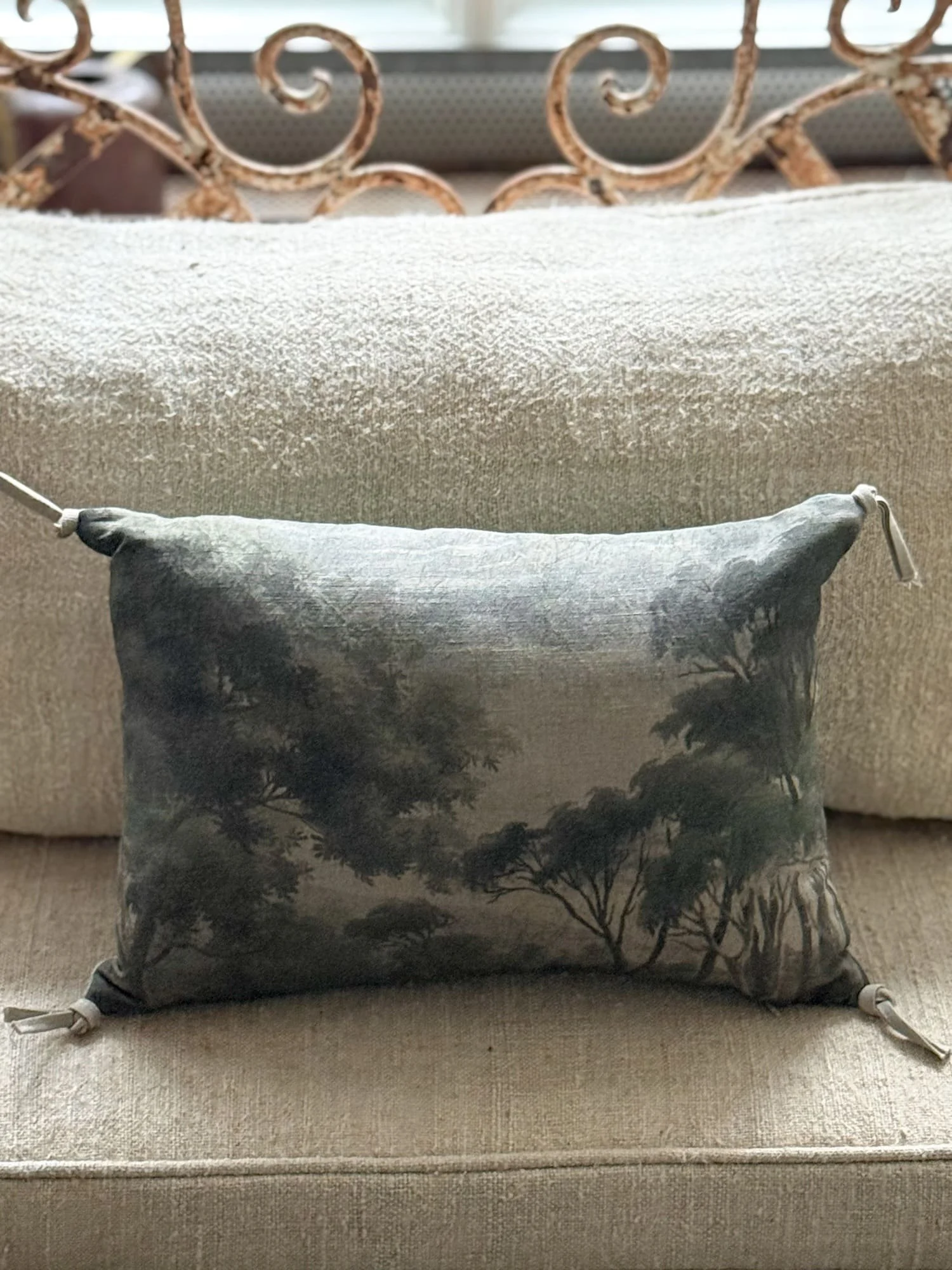 en-fil-indienne-ananbo-french-linen-manosque-throw-pillow-green-2.jpg