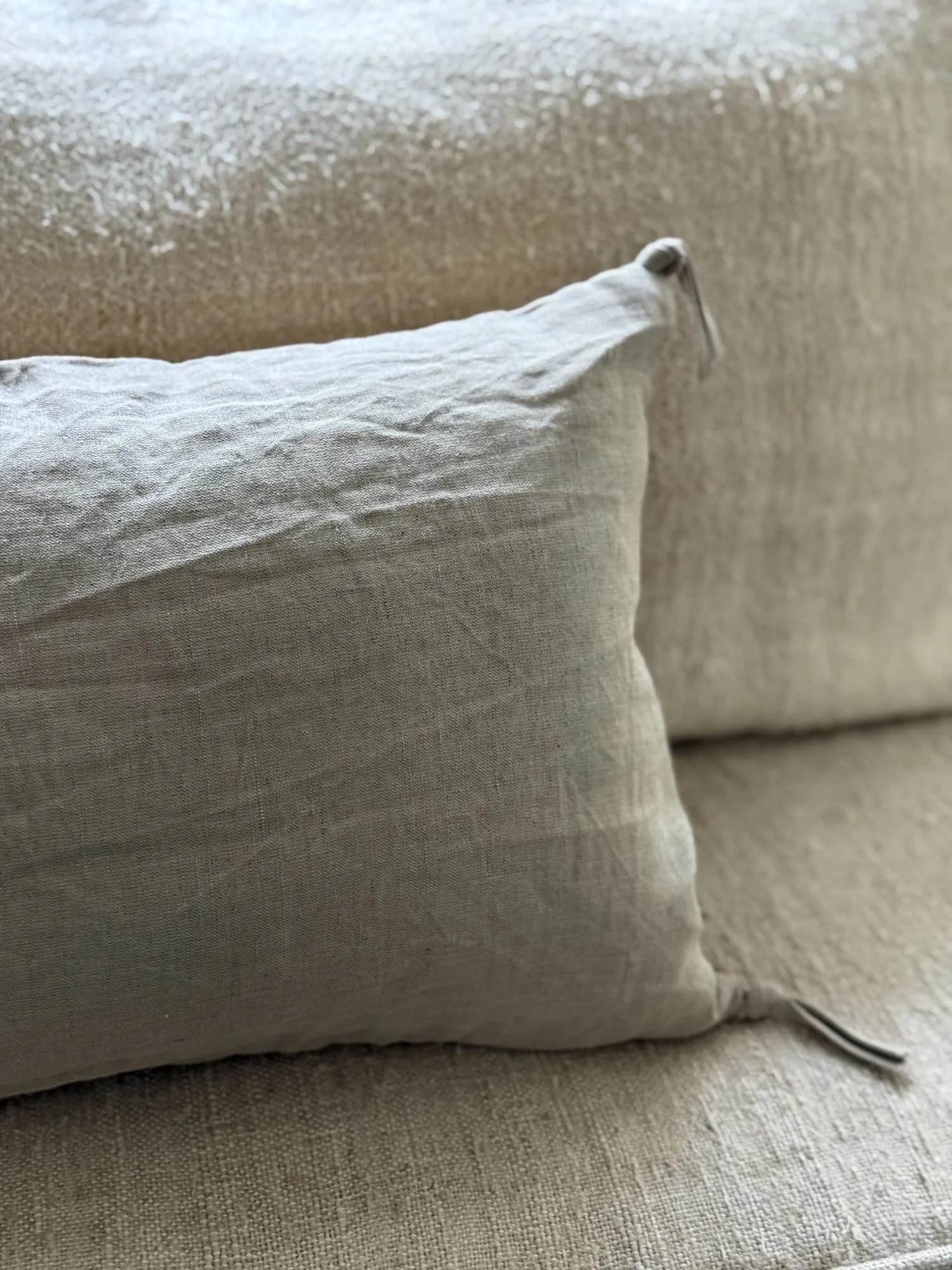 en-fil-indienne-ananbo-french-linen-campagne-throw-pillow-ocre-3.jpg