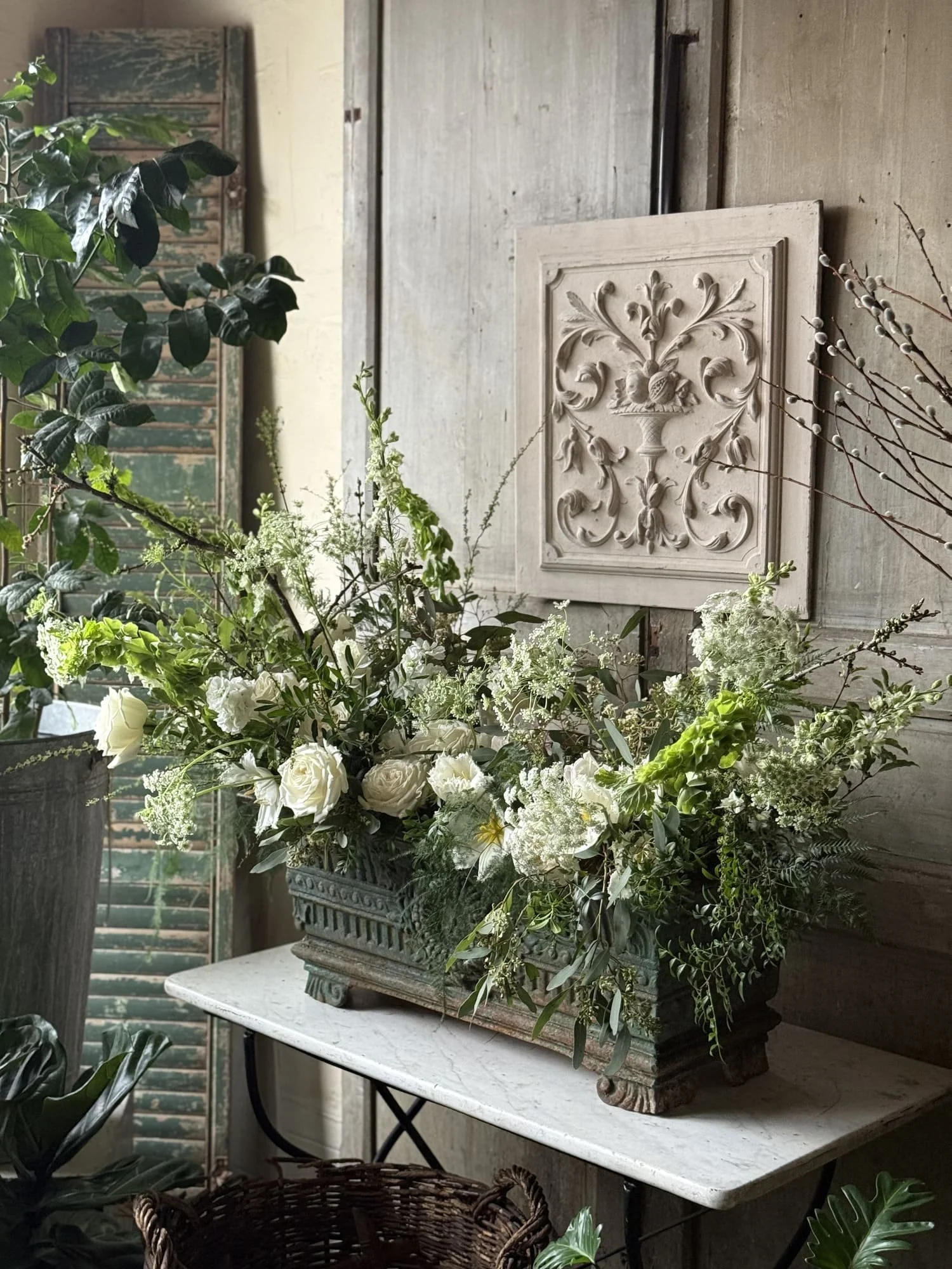 cast iron jardiniere planter white roses floral arrangement