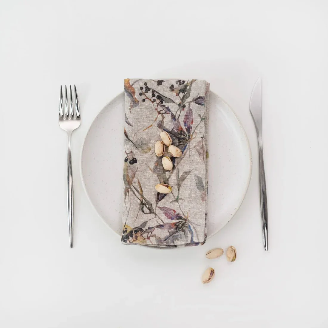 linen-napkin-floral-meadow-design-place-setting.webp