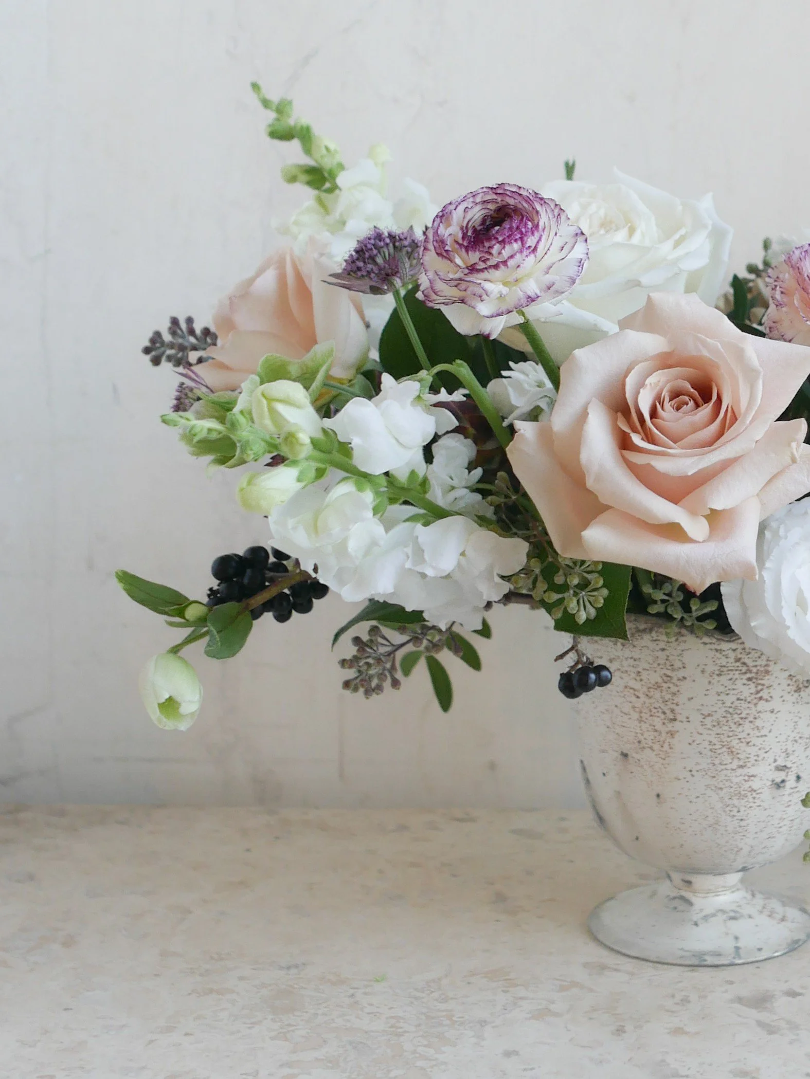 fresh-floral-arrangement-warm-neutral-winter-flowers-les-fleurs-florist-andover-la-cheminee (2).jpg