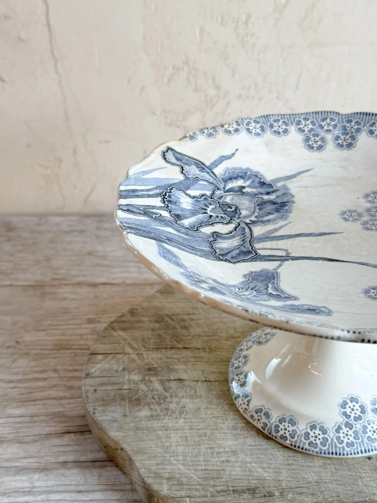 french-ironstone-terre-de-fer-cake-stand-green-blue-iris-pattern-luneville (2).jpg
