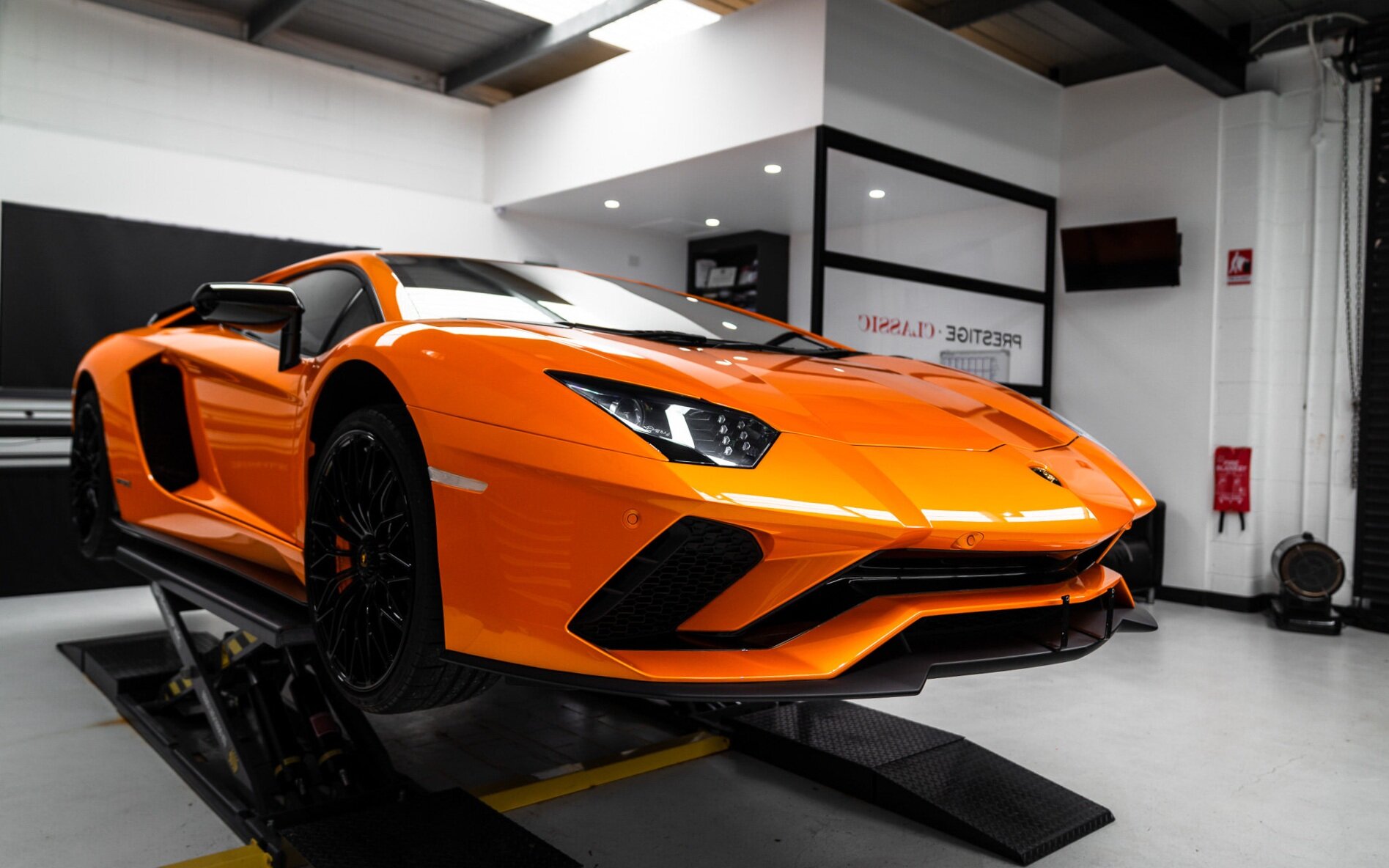 aventador-1.jpg