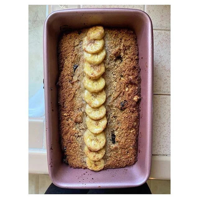 Saturday Banana Bread 🍌 it&rsquo;s vegan &amp; grain free, so it&rsquo;s a little more delicate and moist (couldn&rsquo;t avoid it) than your traditional banana bread. It&rsquo;s also very customizable. I keep the base and interchange the walnuts + 