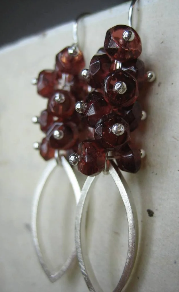 leafgarnetearring1.jpg