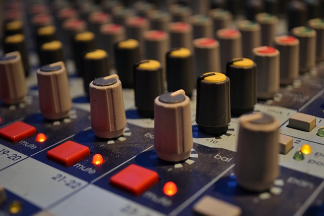 audio-9066_640.jpg