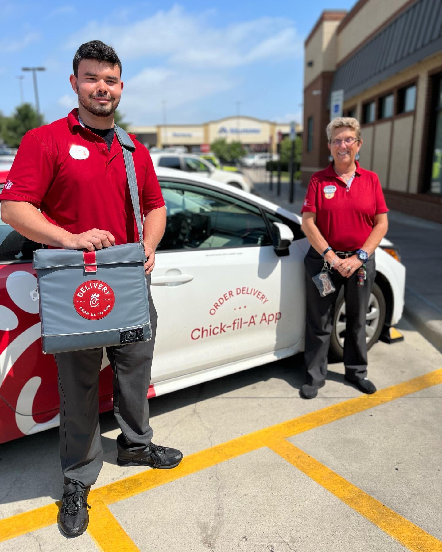 Let us bring Chick-fil-A to you. 

Order Chick-fil-A to be delivered to you on the Chick-fil-A App! 

We deliver Monday - Saturday from 8am-8pm 📲🚘