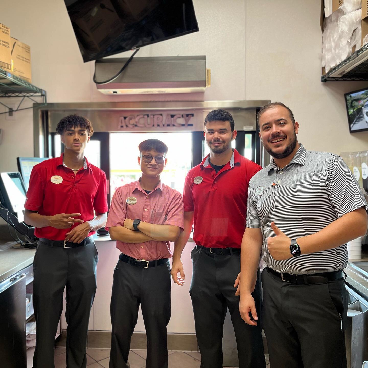 Happy Monday, Arlington! ☀️ Our #drivethru team is ready to serve you for lunch!

Happy Drive Thru Day! 🚘