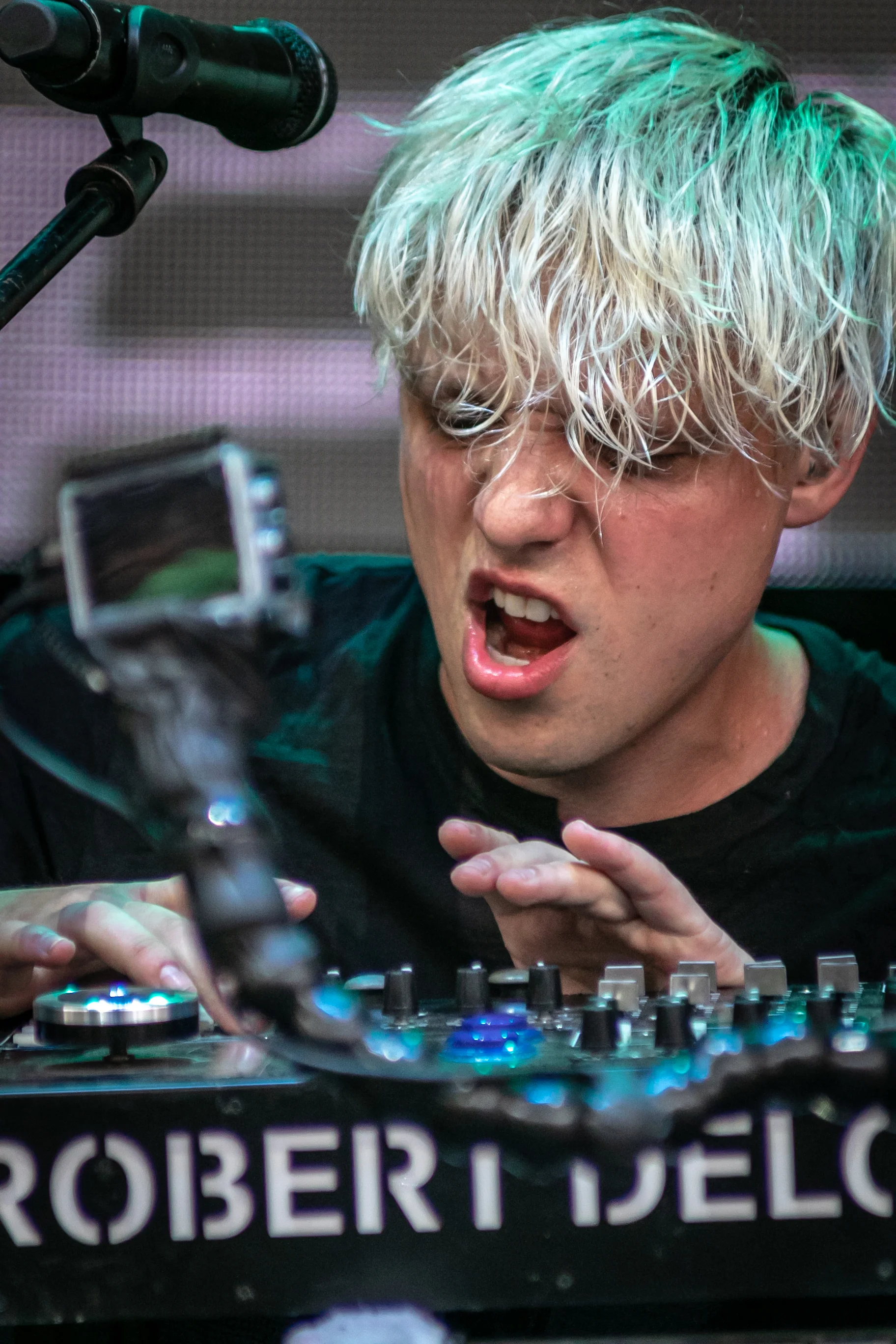 ROBERT DELONG