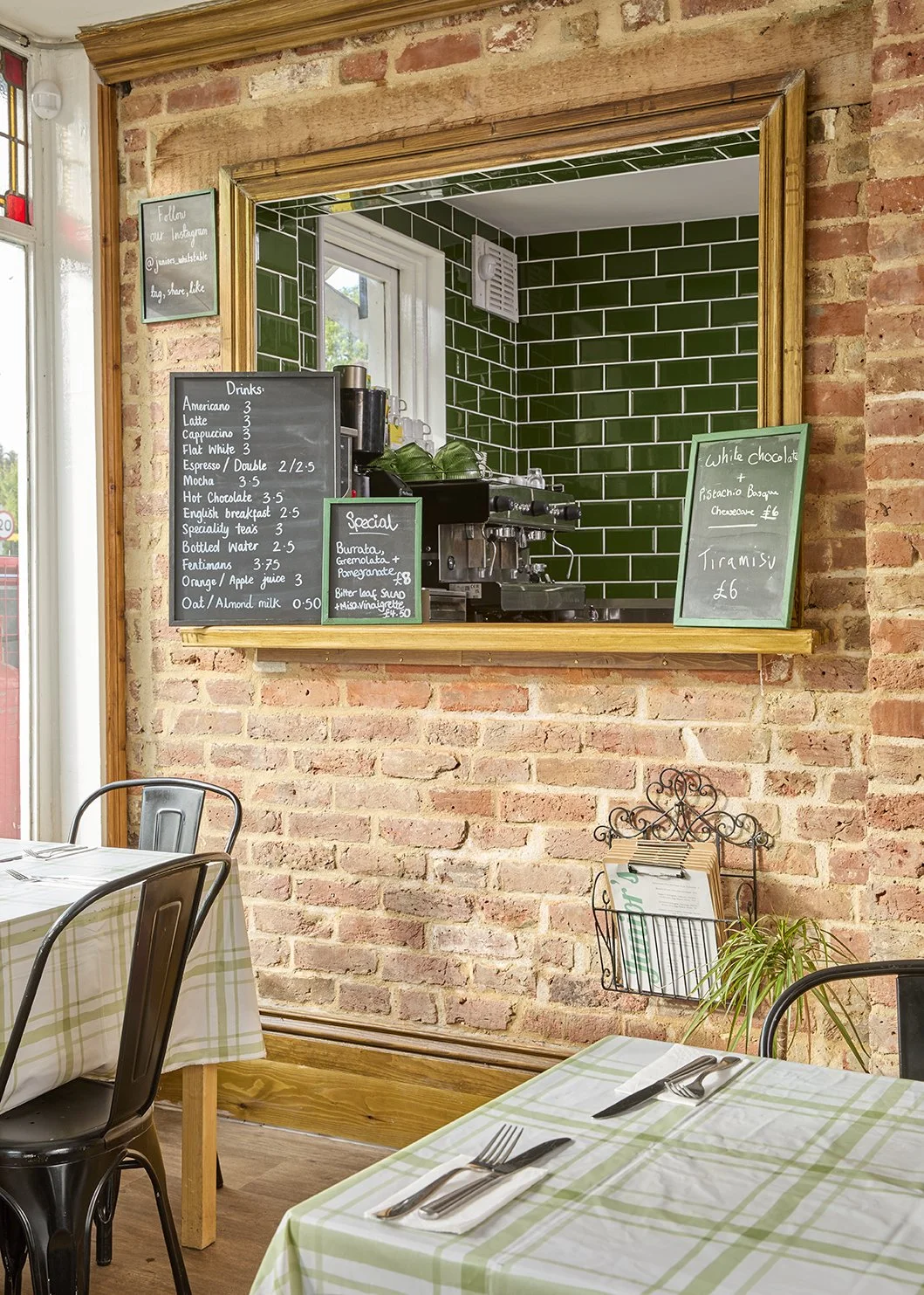 250514_Juniors_Cafe_019.jpg