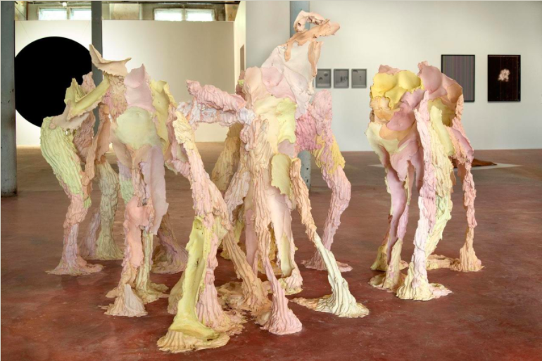 Juliana Cerqueira Leite, Go Out, 2016. Gesso, ferro e pigmento (Divulgação)