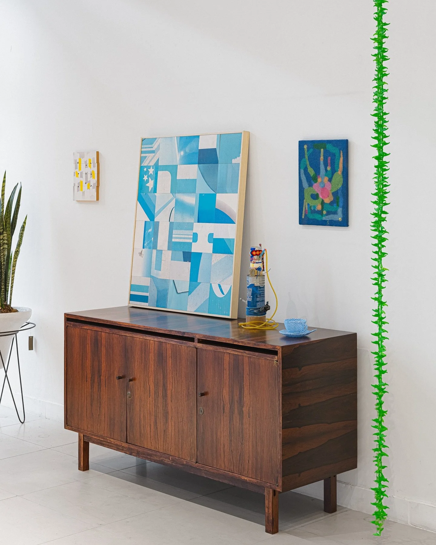 Maril&aacute; Dardot
Lisbon Blues, 2019 
Impress&atilde;o Digital UV em Cart&atilde;o / Papel&atilde;o
15 x 15 cm cada azulejo&ndash; cont&eacute;m 30 azulejos &ndash; 75 x 90 cm (montada)
Edic&atilde;o de 50 + 5 PAs

A Lisbon Blues, de Maril&aacute;