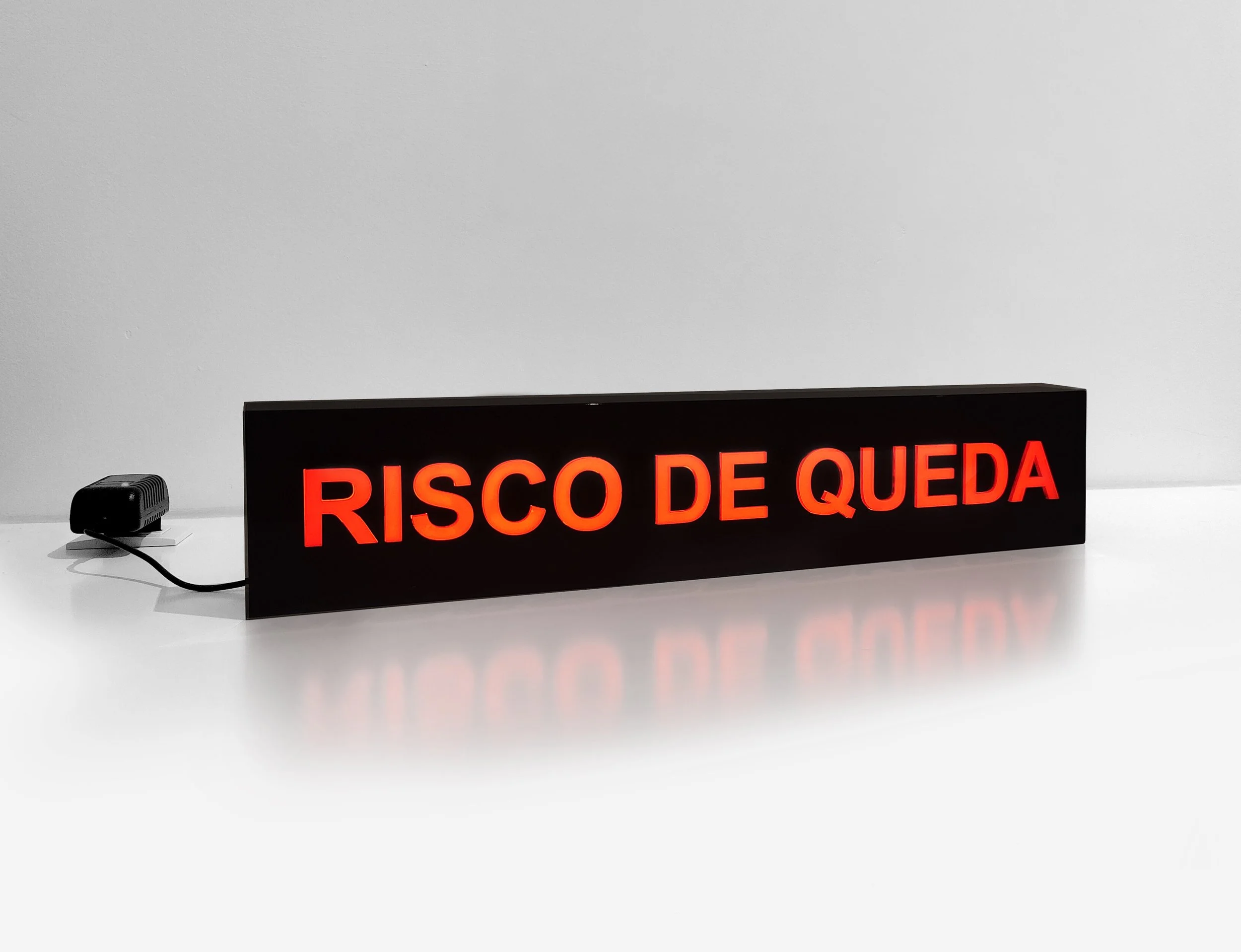 RiscoDeQueda_backlight.jpg