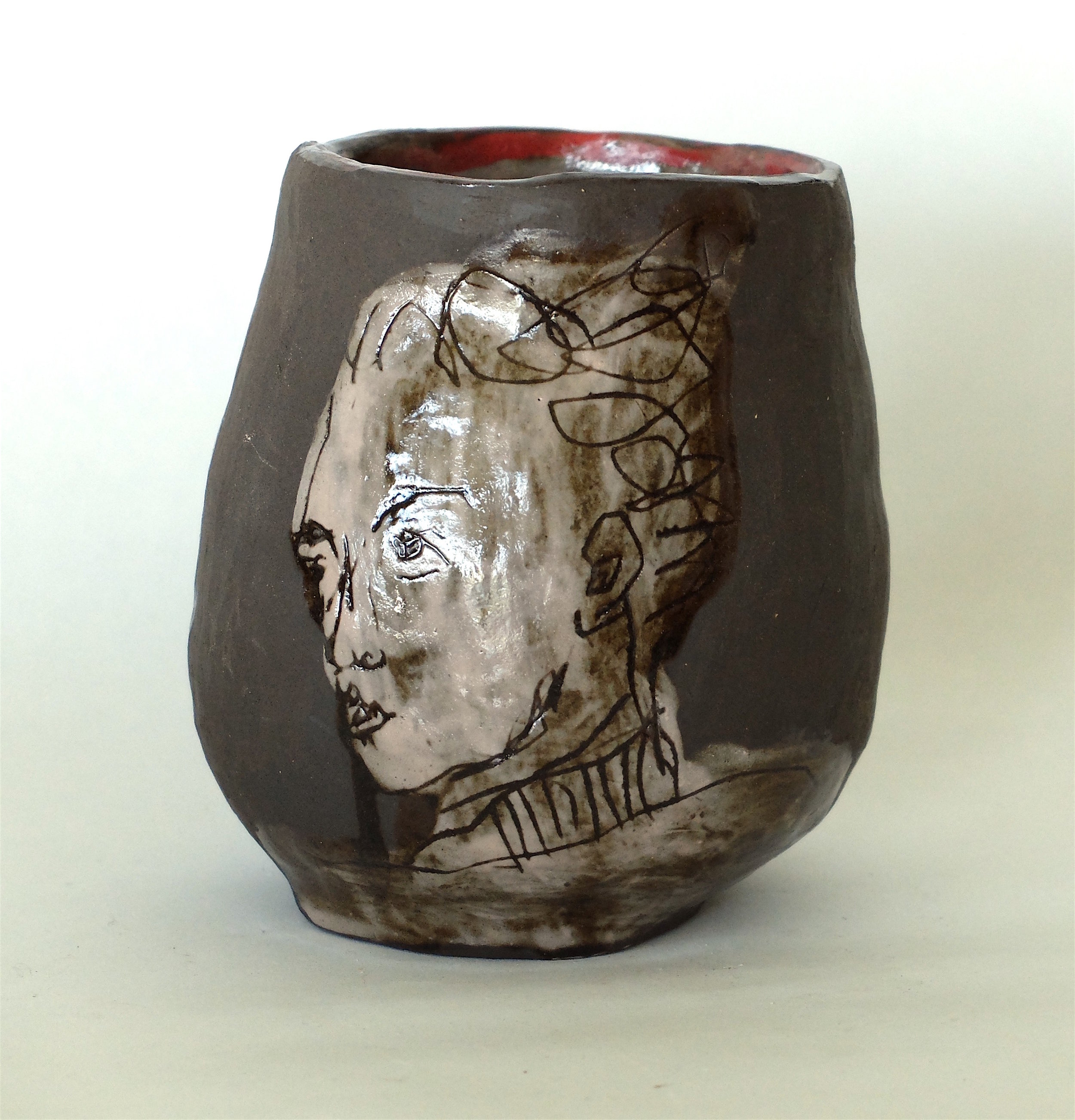 SMALL VASE WITH DRAWINGS