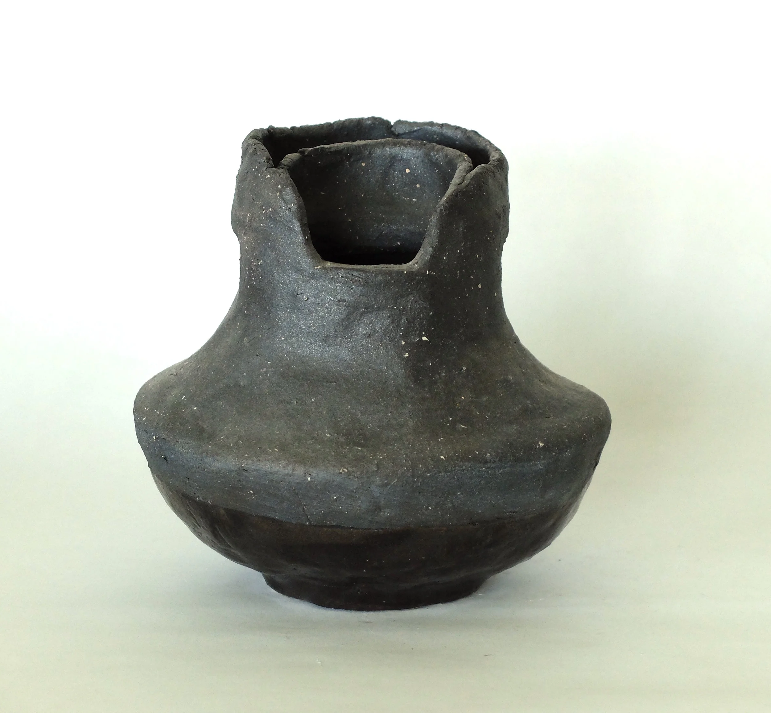 CEREMONIAL POT WITH LIP