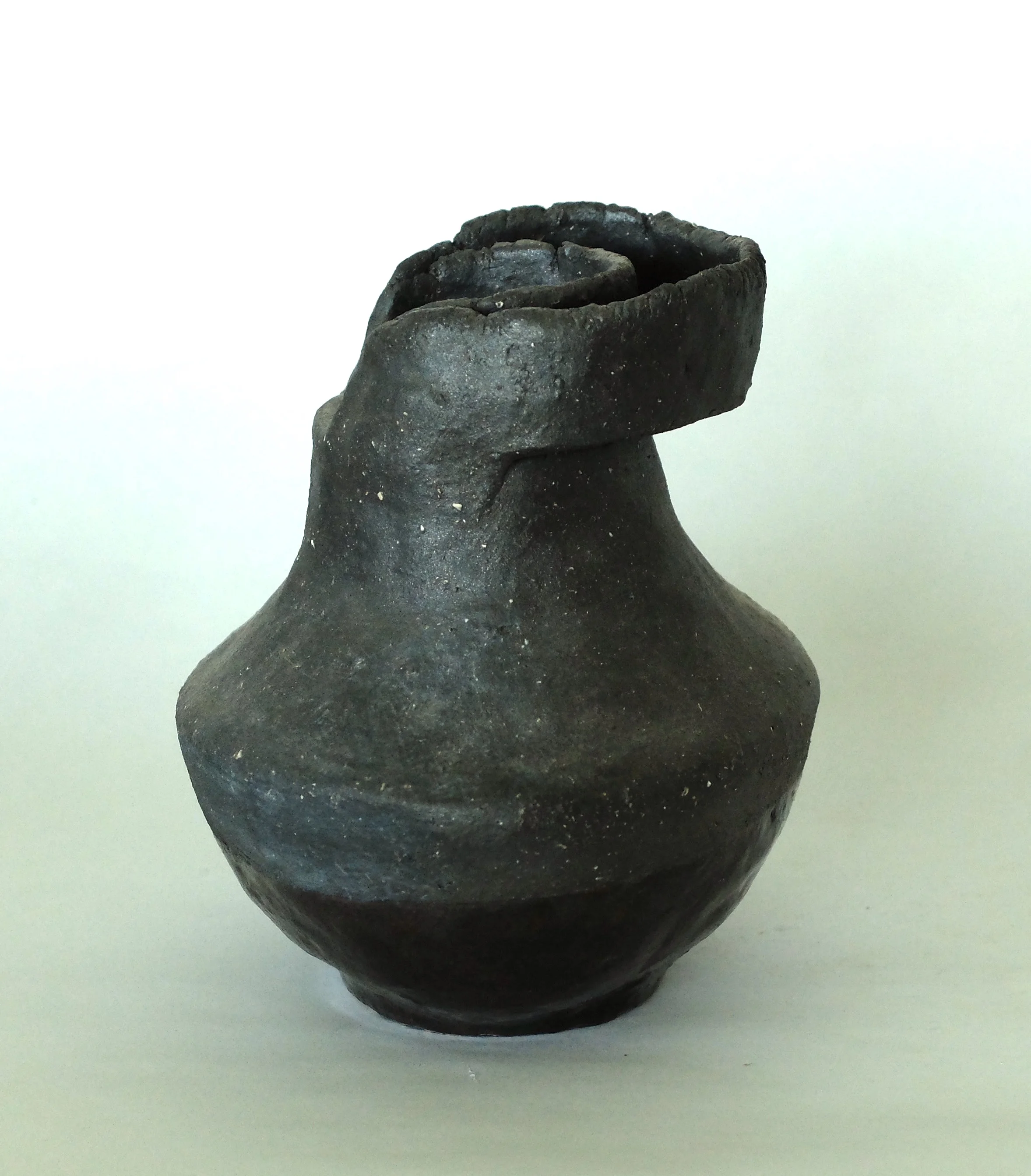 CEREMONIAL POT WITH LIP (SIDE)