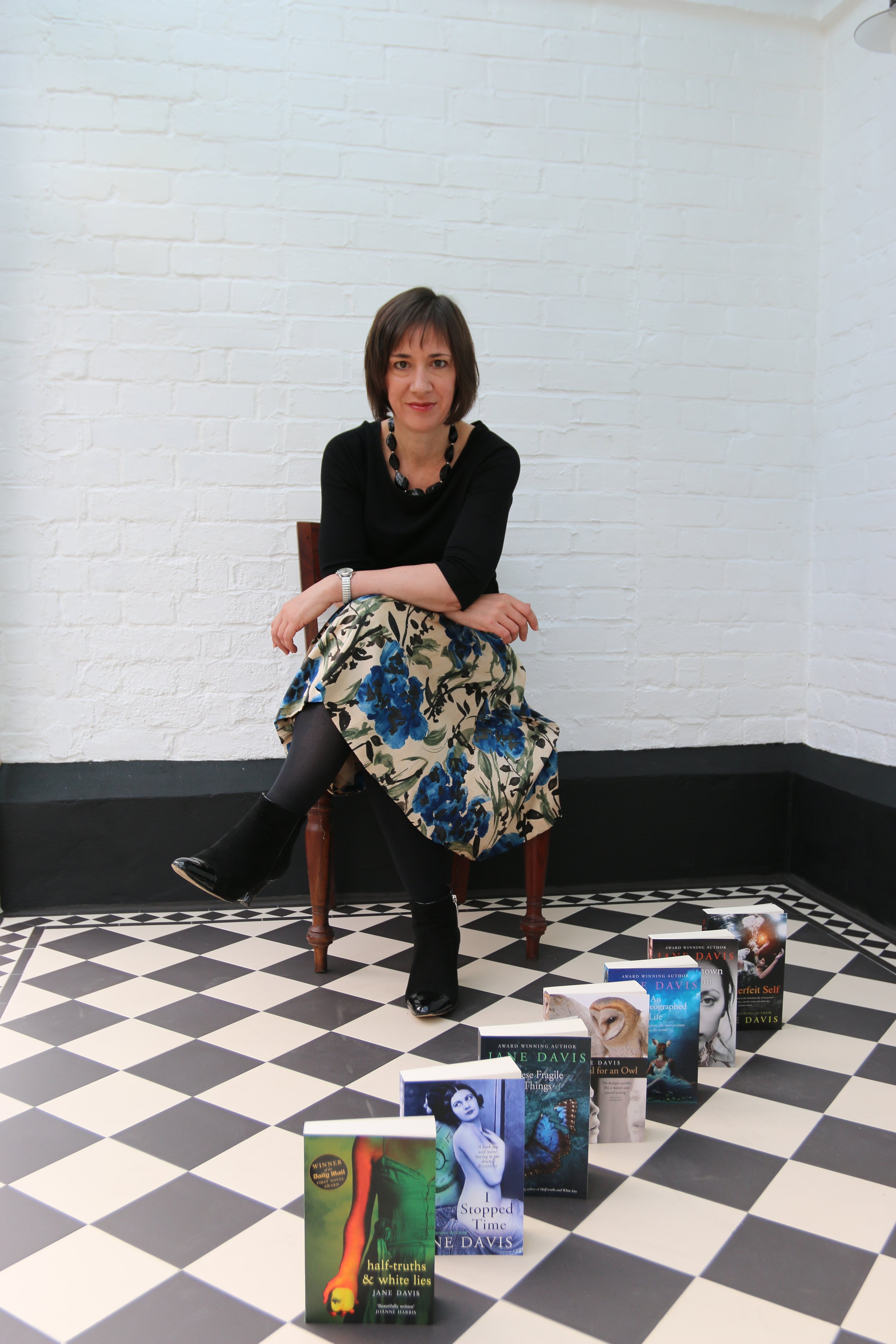 Jane Davis wins Bookbrunch's Selfie Award at the London Book Fair – and ...