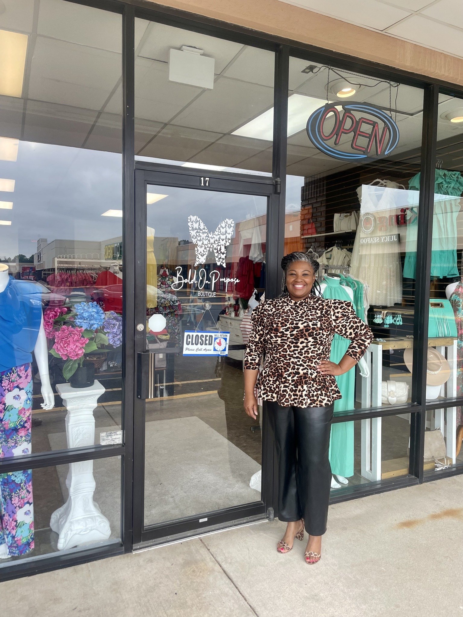 A huge THANK YOU to Tywanda Roberts for her generous donation to the women of Hospitality House for Mother's Day! Each woman at the shelter received a new outfit, courtesy of Tywanda's boutique, Bold On Purpose Boutique. We are grateful for how the c
