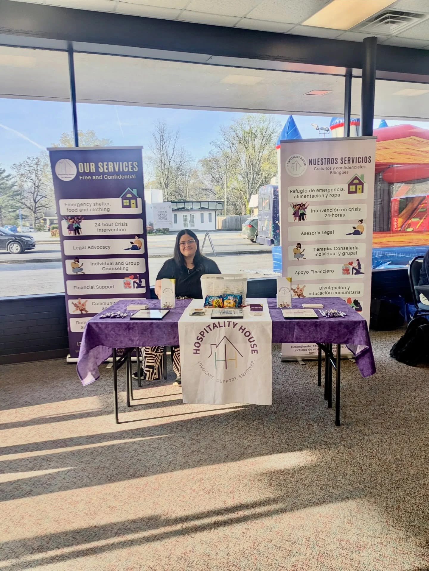 Jade enjoyed spending last Saturday at the Health Spring Fair, sharing with the community about our resources for domestic violence survivors and their families!

&iexcl;Jade disfrut&oacute; participar el s&aacute;bado pasado en la Feria
de Salud de 