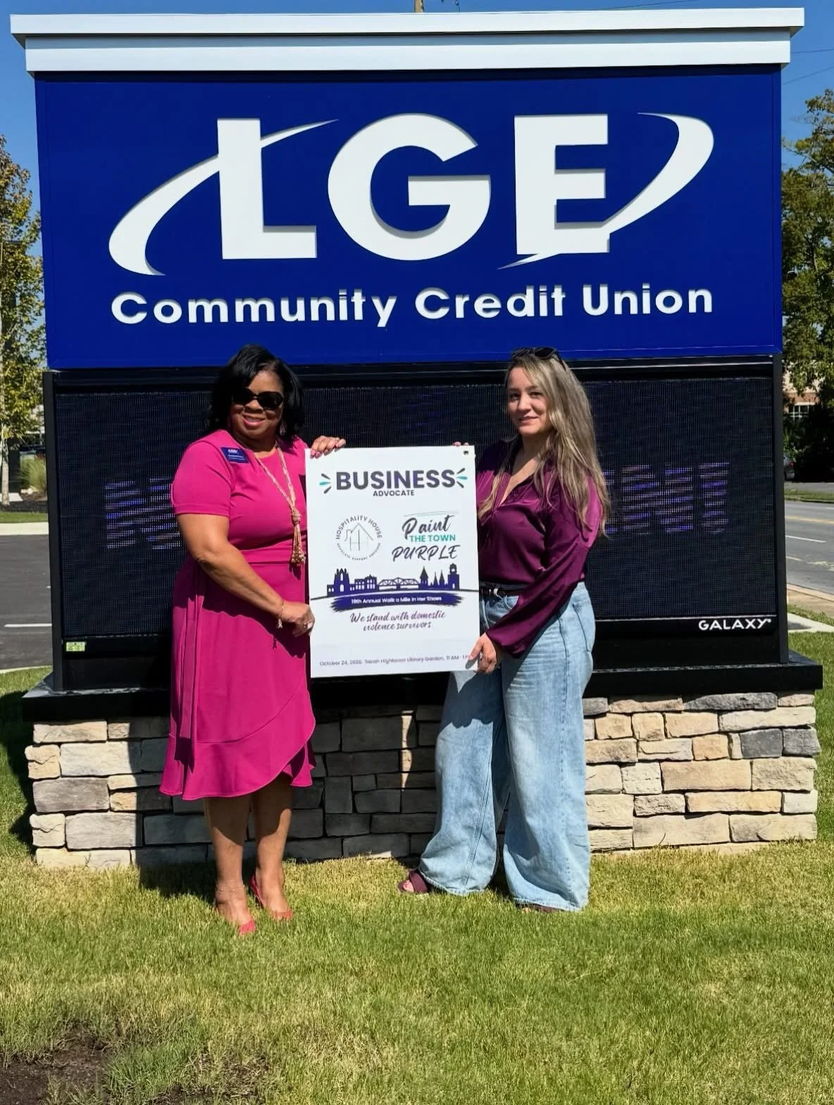 Thank you LGE Community Credit Union for your support and for helping us Paint the Town Purple!

&hellip;

&iexcl;Gracias LGE Community Credit Union por su apoyo y por ayudarnos a pintar la ciudad de morado!

#domesticviolenceawarenessmonth #dvam #pu